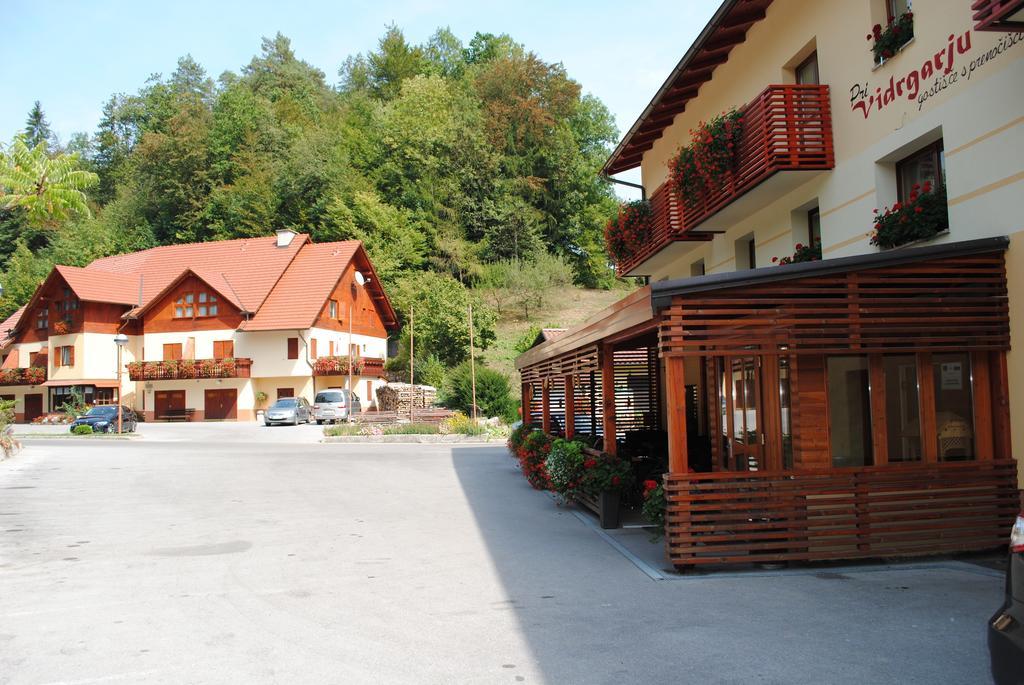 Pri Vidrgarju Hotel Vace Eksteriør billede
