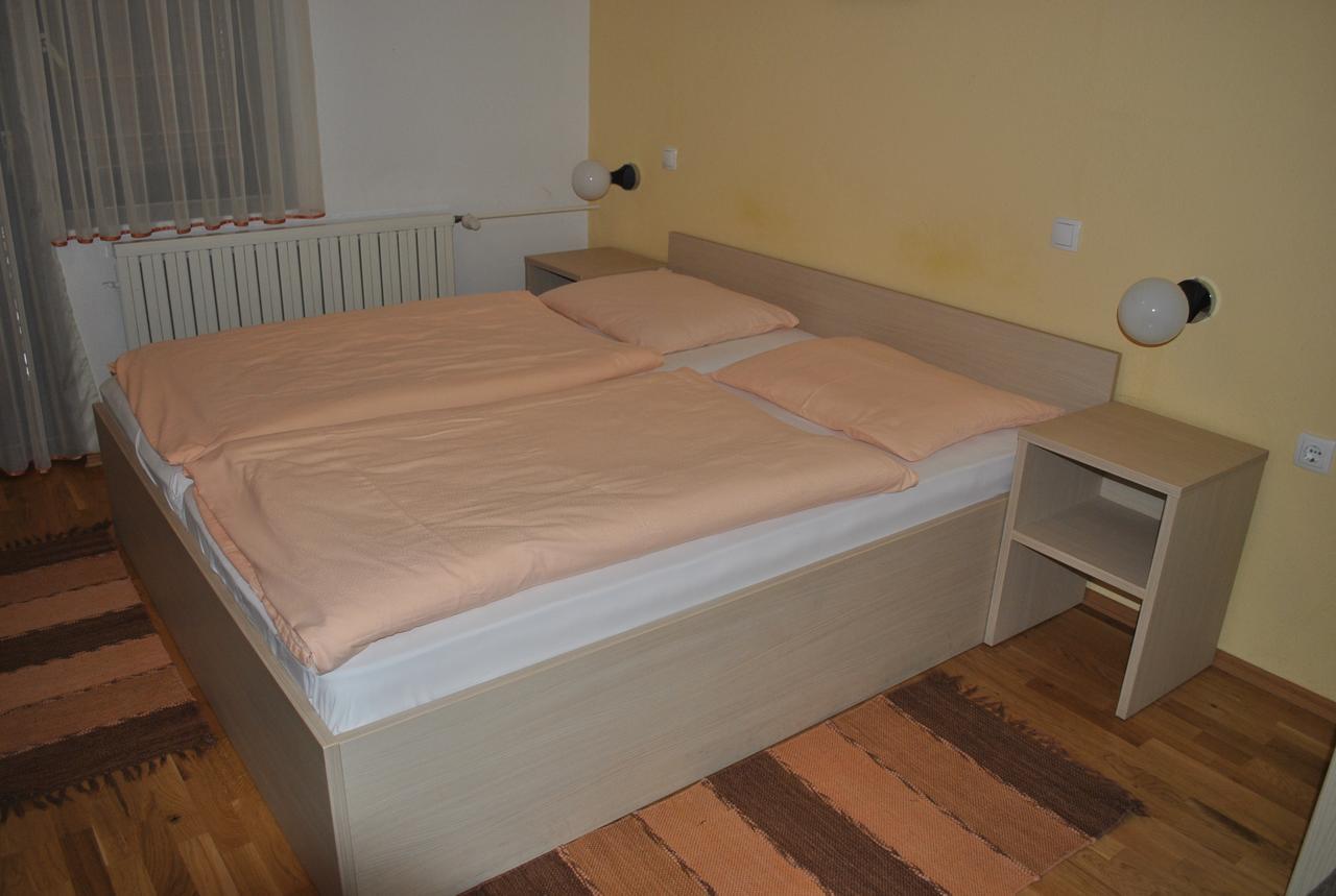 Pri Vidrgarju Hotel Vace Værelse billede